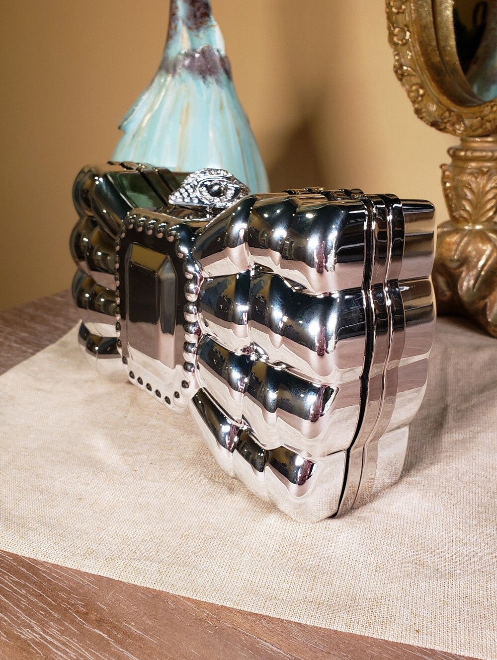 Kurt Geiger Silver Mirror Bow Clutch w/ Shoulder Chain NIB! - Picture 8 of 14